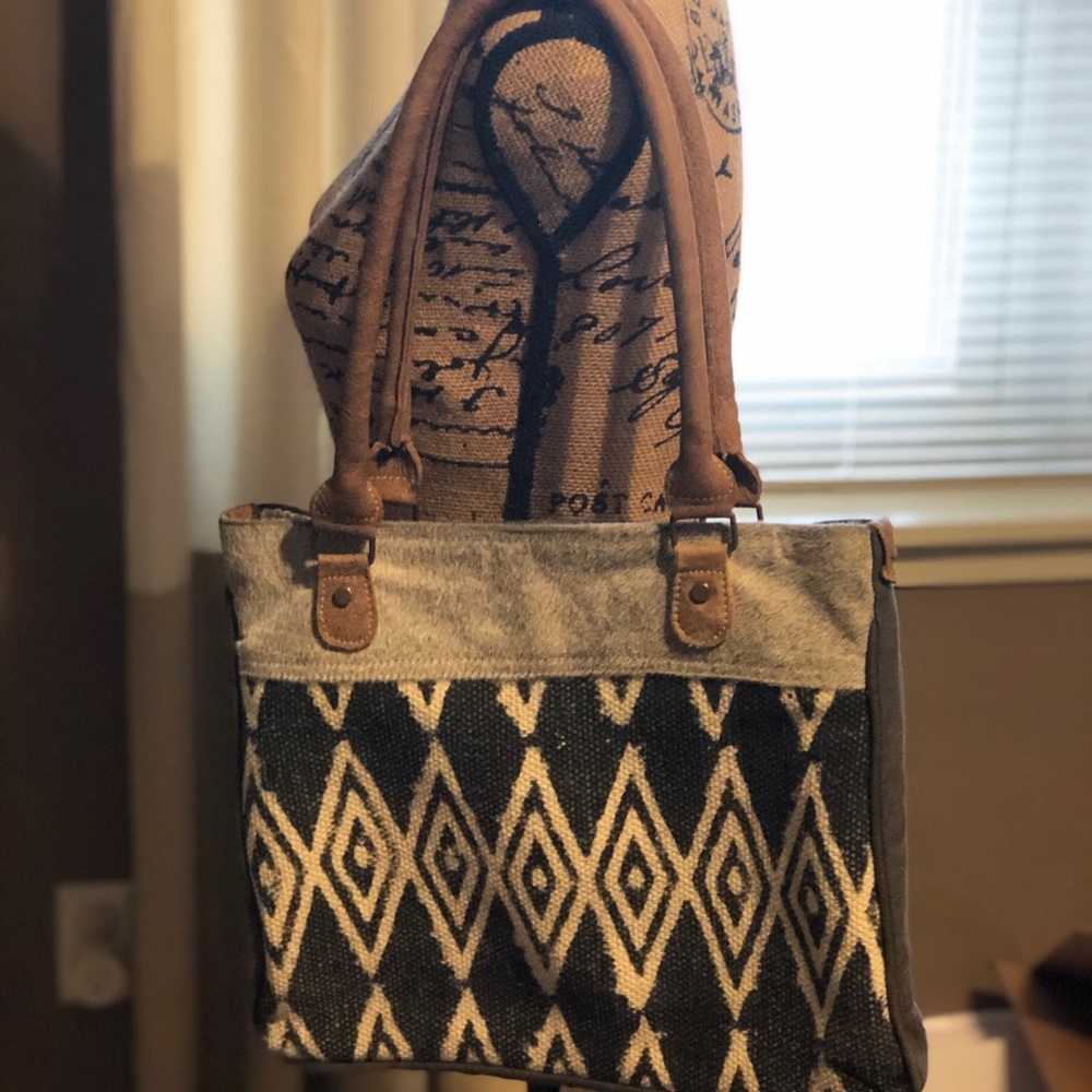 Myra Shoulder Bag